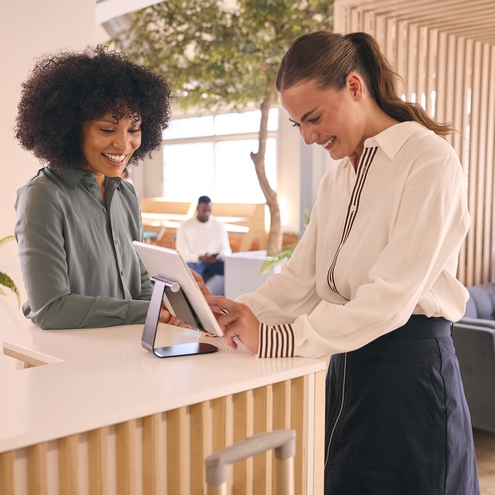 illustration-j4s-interim-recrutement-emploi-ressources-humaines-rh-cv-paris-75011-bastille-france-candidat-recruteur-495x495px-candidat-accueil-secretariat-1