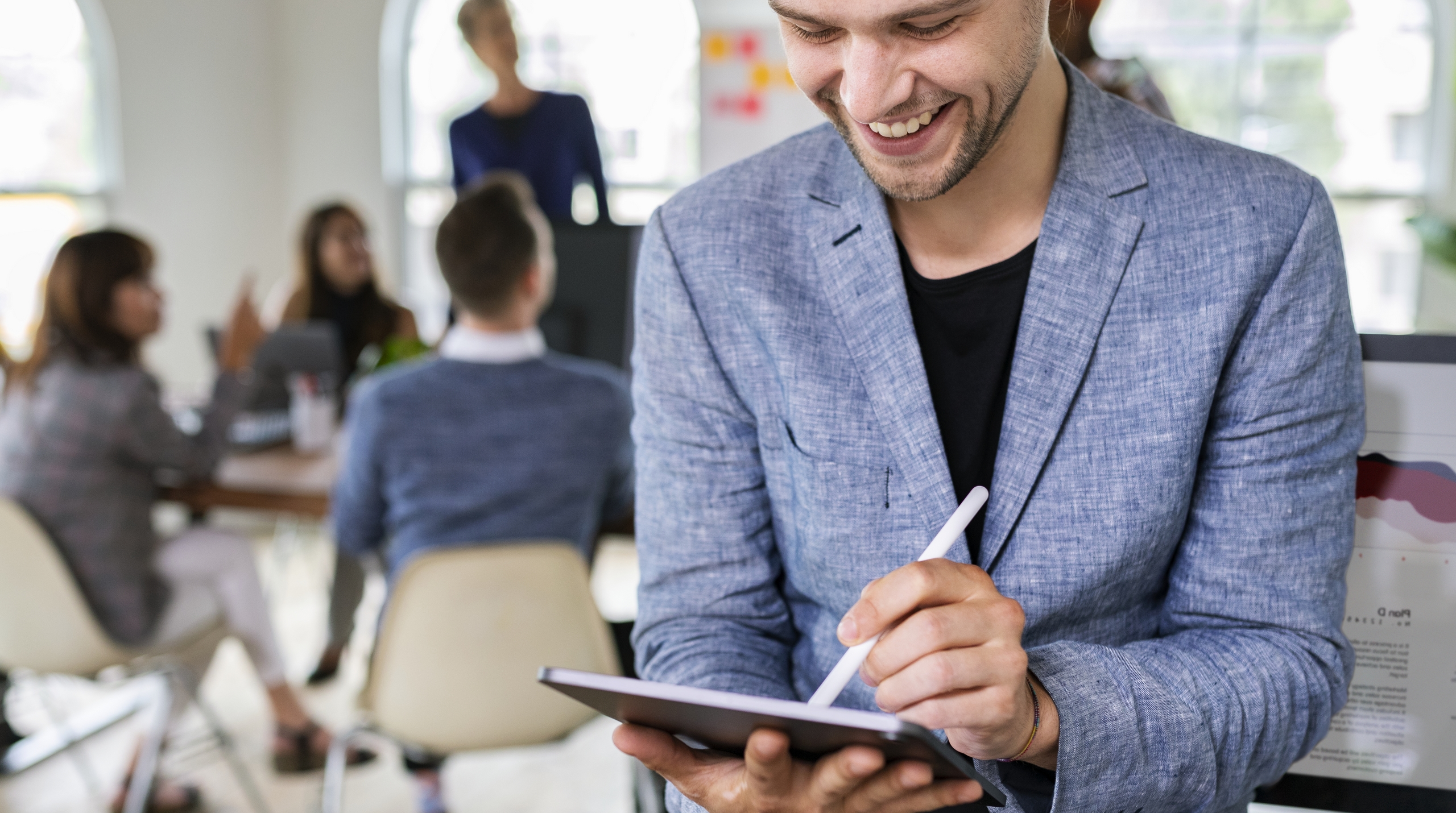 illustration-j4s-interim-recrutement-emploi-ressources-humaines-rh-cv-paris-75011-bastille-france-candidat-recruteur-2560x1430px-fiche-metier-assistant-chef-projet-evenementiel-1