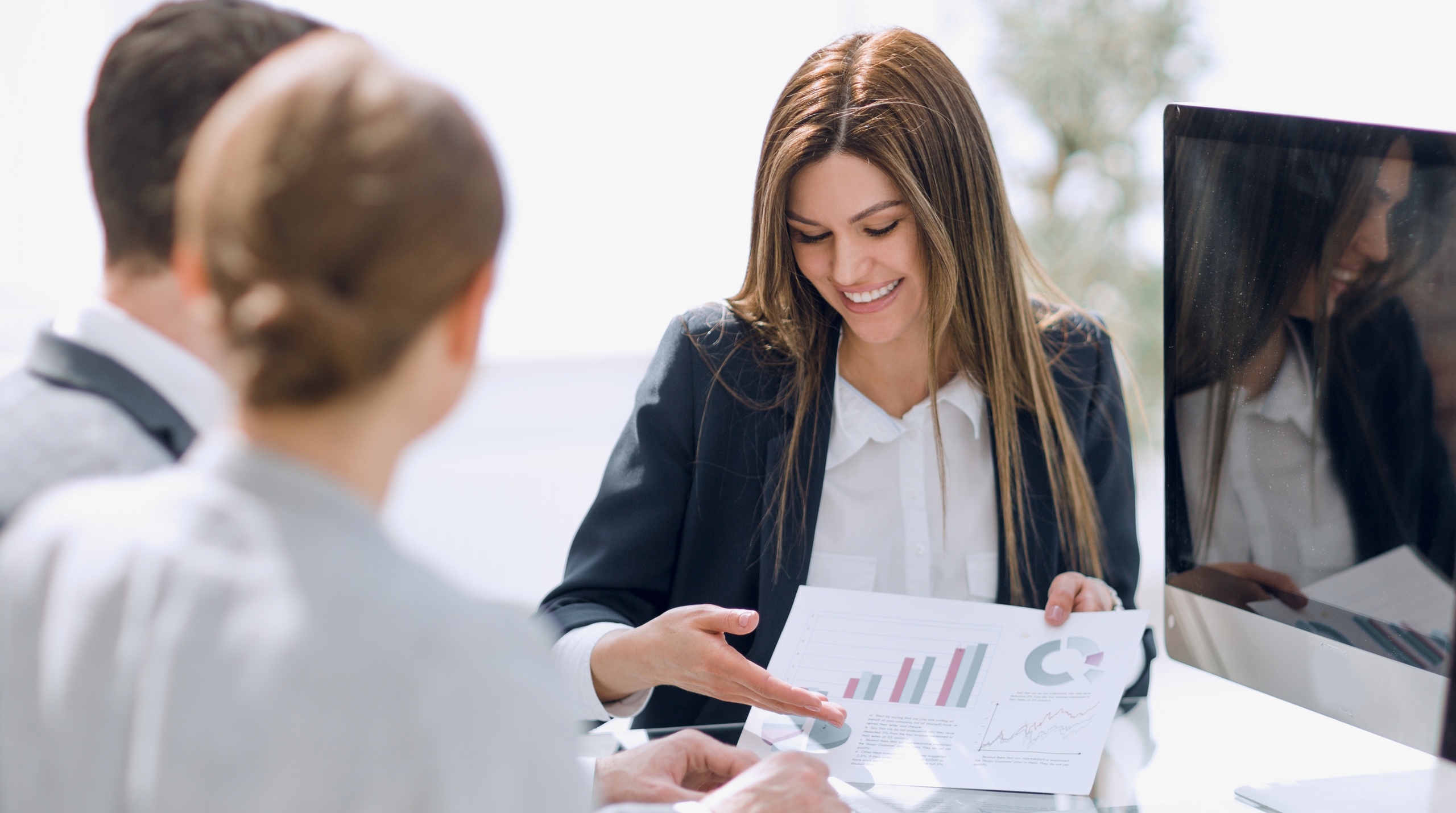illustration-j4s-interim-recrutement-emploi-ressources-humaines-rh-cv-paris-75011-bastille-france-candidat-recruteur-2560x1430px-fiche-metier-immobilier-administration-ventes-1