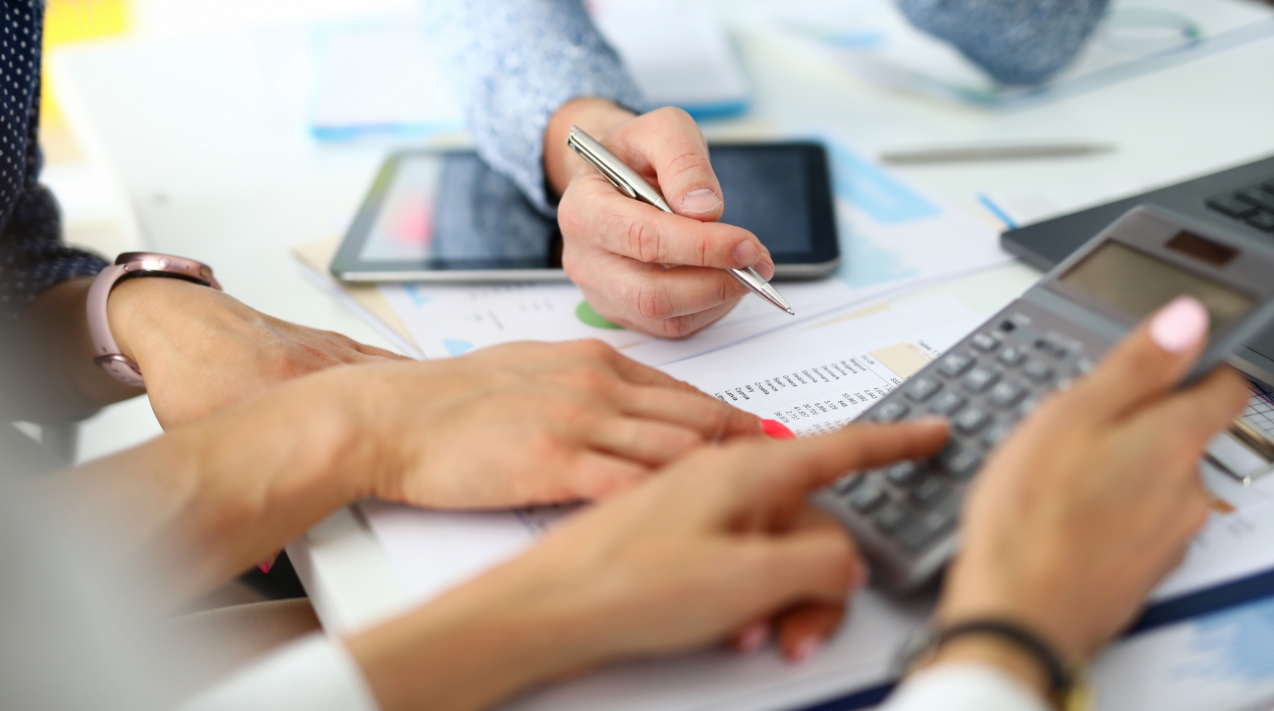 illustration-j4s-interim-recrutement-emploi-ressources-humaines-rh-cv-paris-75011-bastille-france-candidat-recruteur-2560x1430px-fiche-metier-juridique-collecteur-fonds-1