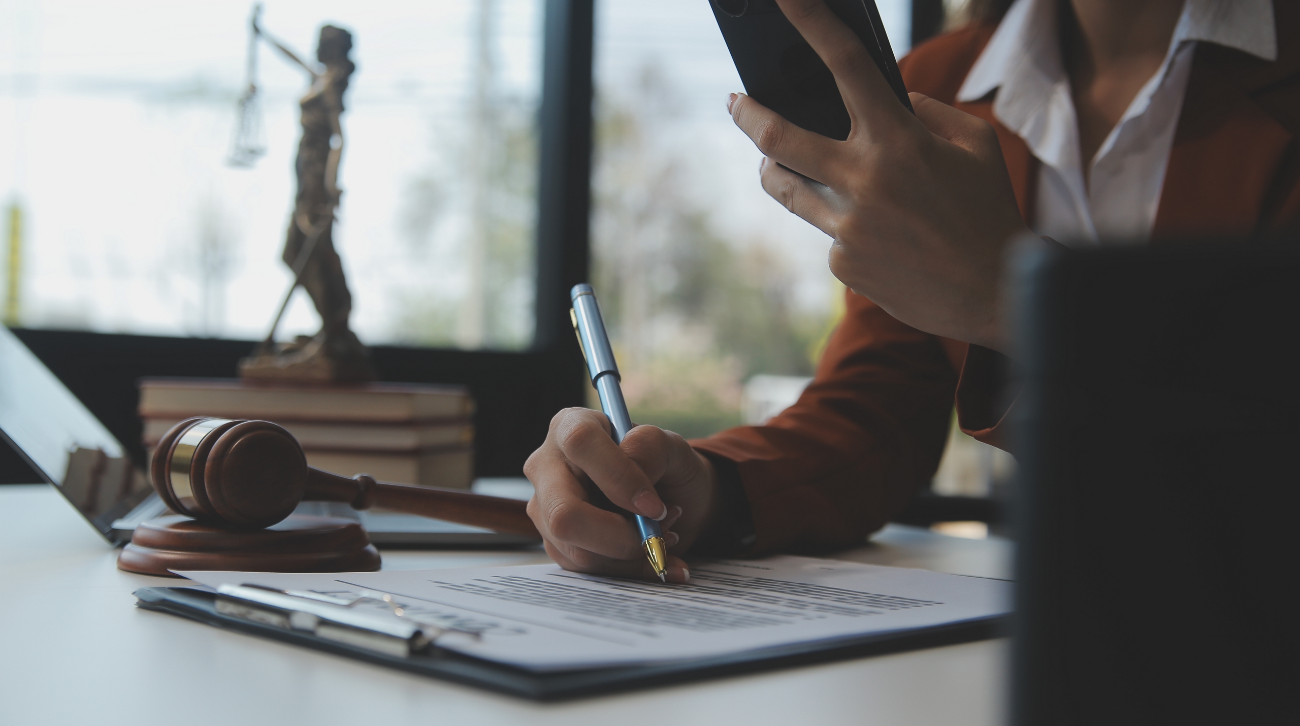 illustration-j4s-interim-recrutement-emploi-ressources-humaines-rh-cv-paris-75011-bastille-france-candidat-recruteur-2560x1430px-fiche-metier-juridique-pi-assistant-2