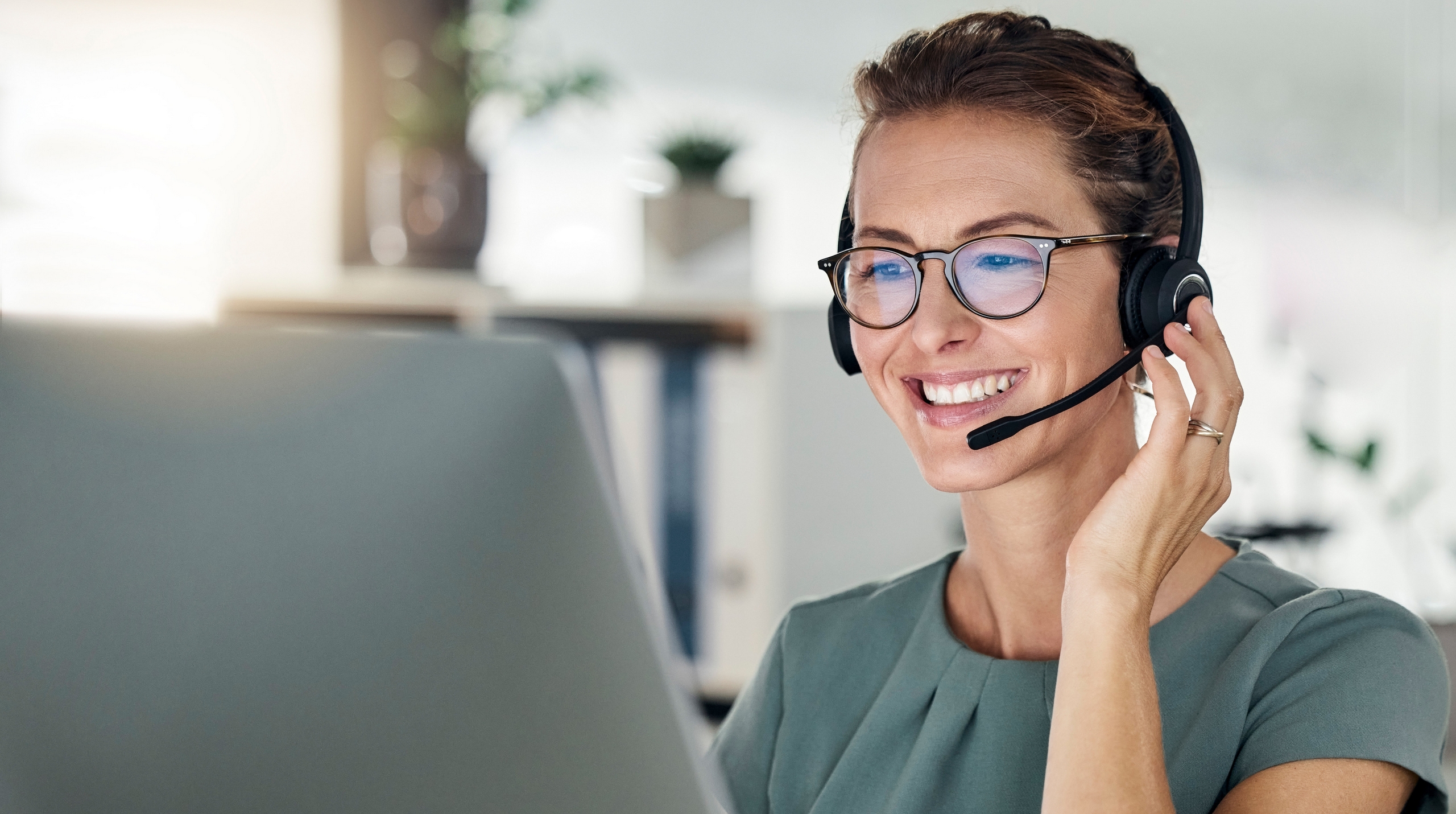 illustration-j4s-interim-recrutement-emploi-ressources-humaines-rh-cv-paris-75011-bastille-france-candidat-recruteur-2560x1430px-fiche-metier-relation-clients-teleconseiller-1