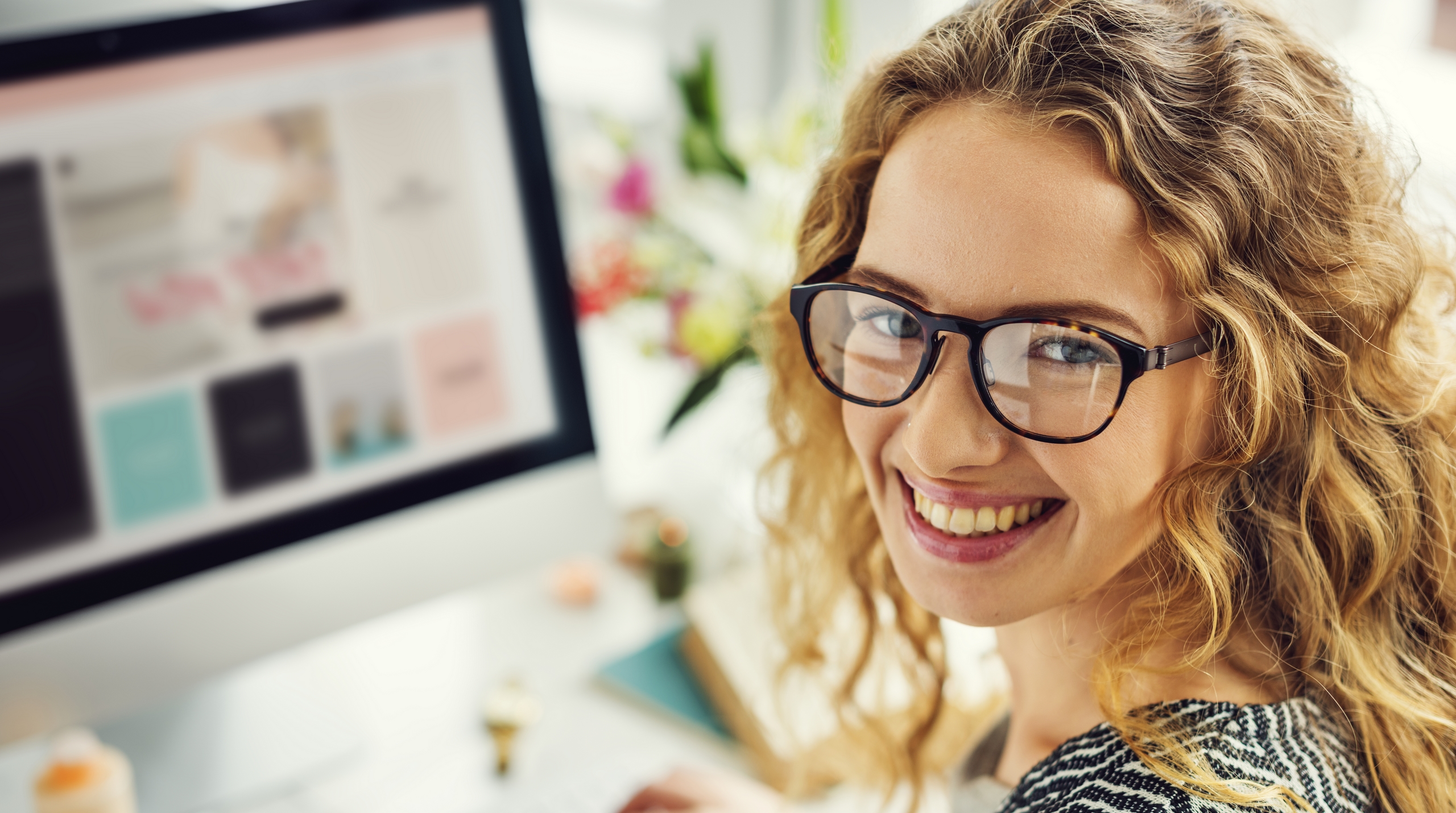 illustration-j4s-interim-recrutement-emploi-ressources-humaines-rh-cv-paris-75011-bastille-france-candidat-recruteur-2560x1430px-fiche-metier-secretariat-accueil-assistant-marketing-1
