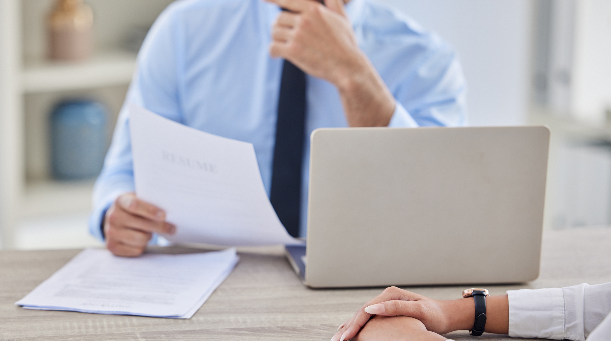 illustration-j4s-interim-recrutement-emploi-ressources-humaines-rh-cv-paris-75011-bastille-france-candidat-recruteur-2560x1430px-relation-clients-cdi-cdd-contrat-interim-1